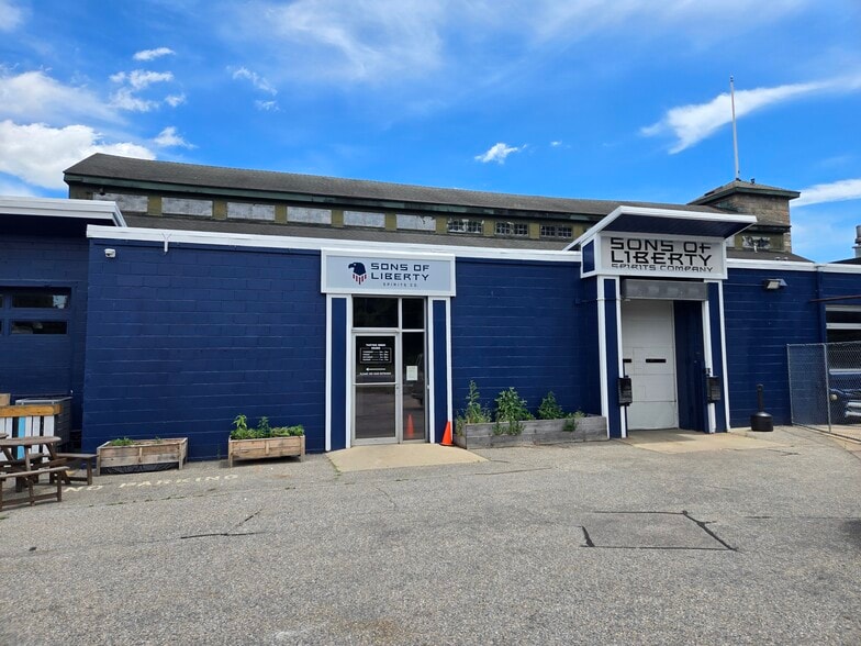 More Photos Of 1425 Kingstown Rd, South Kingstown Manufacturing For Sale