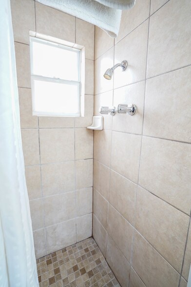 More Photos Of 1408 E Wise St, Bowie Hotel For Sale