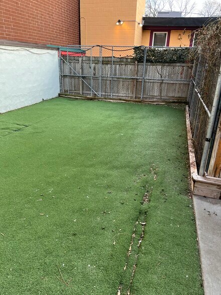 More Photos Of 2227-2231 W Belmont Ave, Chicago Veterinarian Kennel For Lease
