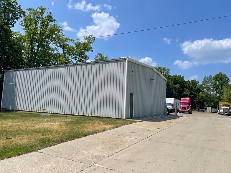 More Photos Of 395 100th St SW, Byron Center Distribution For Lease