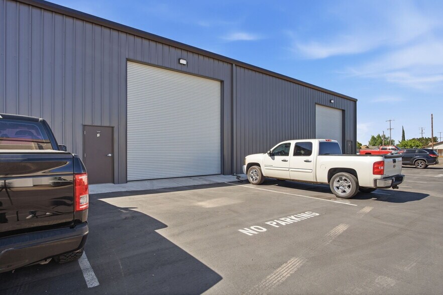 More Photos Of 8217 Lander Ave, Hilmar Flex For Lease