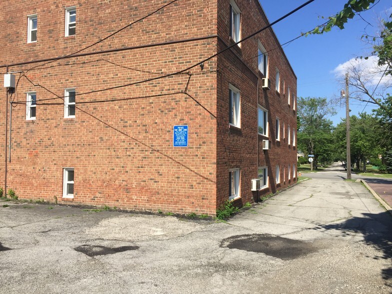 More Photos Of 1833-1845 E 31st St, Lorain Apartments For Sale