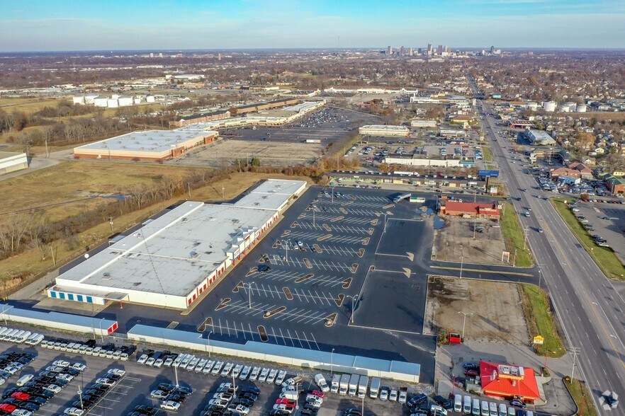 More Photos Of 3784-3800 W Broad St, Columbus Self Storage For Sale