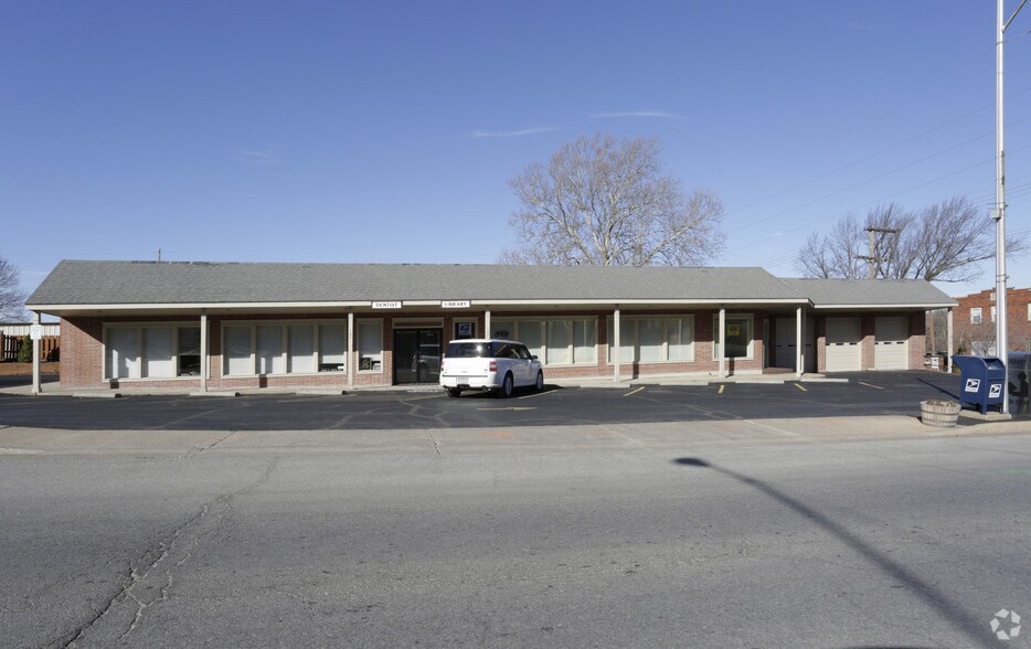 More Photos Of 100-106 S Sterling Ave, Sugar Creek Unknown For Lease