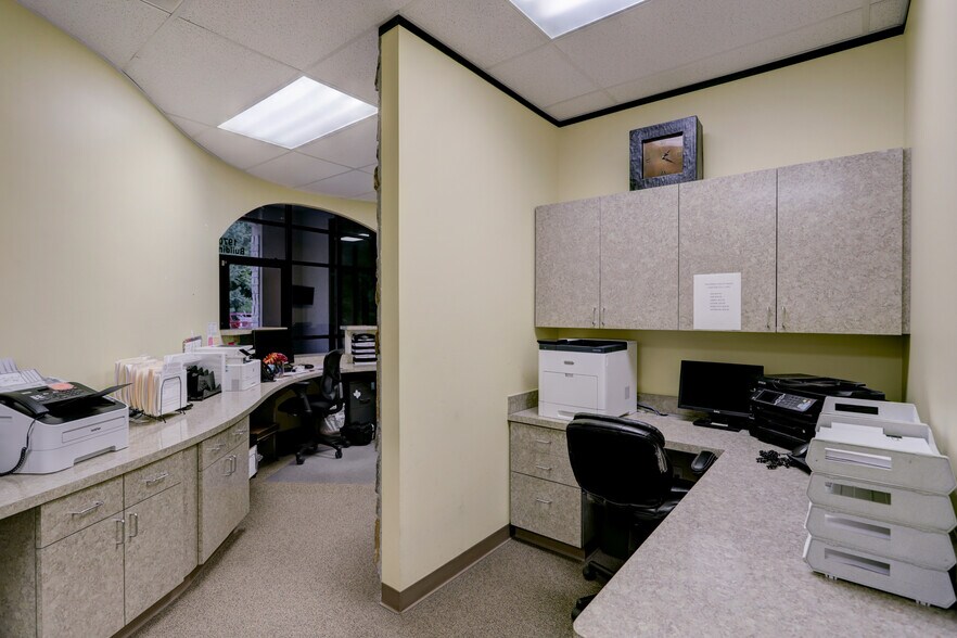 More Photos Of 19701 Kingwood Dr, Kingwood Medical For Sale