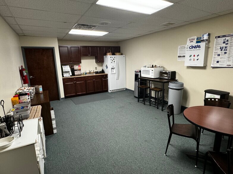 More Photos Of 1006 Floyd Culler Ct, Oak Ridge Office For Sale