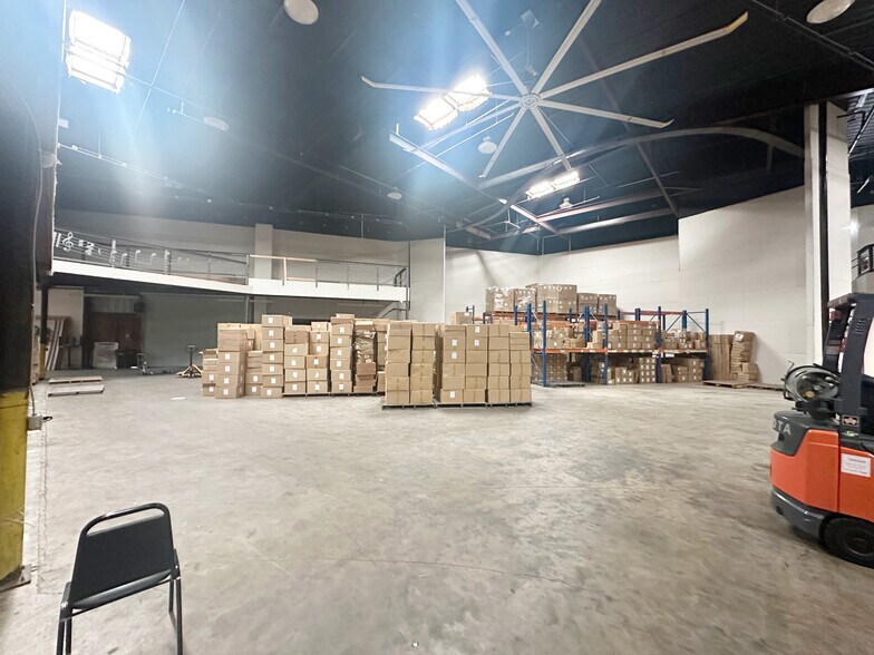 More Photos Of 731-931 Silverado Trl, Rosenberg Warehouse For Sale