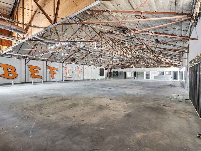 More Photos Of 815 Emancipation Ave, Houston Industrial For Sale