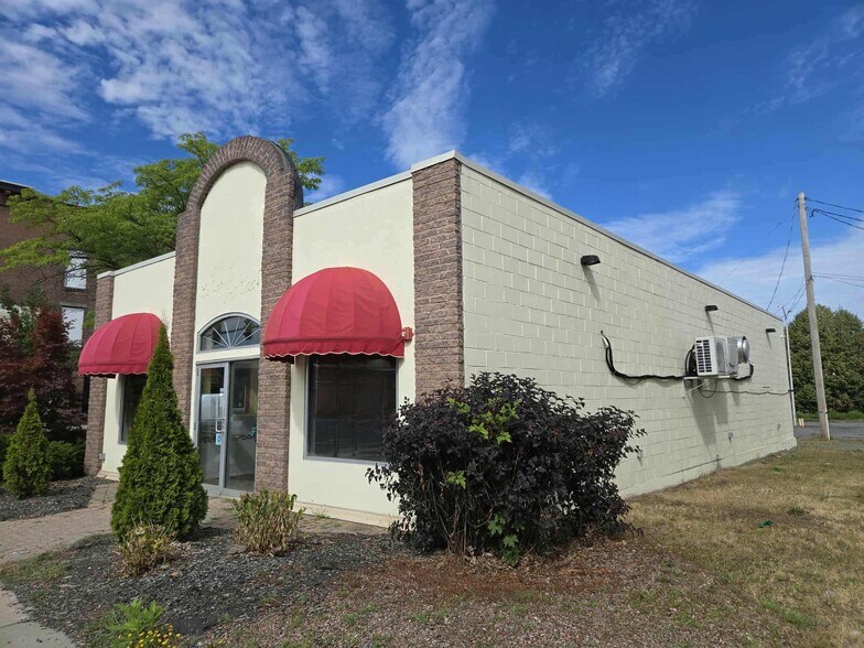 More Photos Of 302-306 Ford St, Ogdensburg Freestanding For Sale
