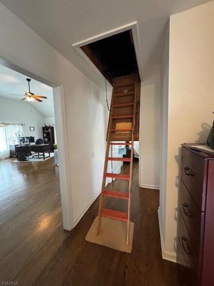 More Photos Of 630 Valley Rd, Gillette General Retail For Sale