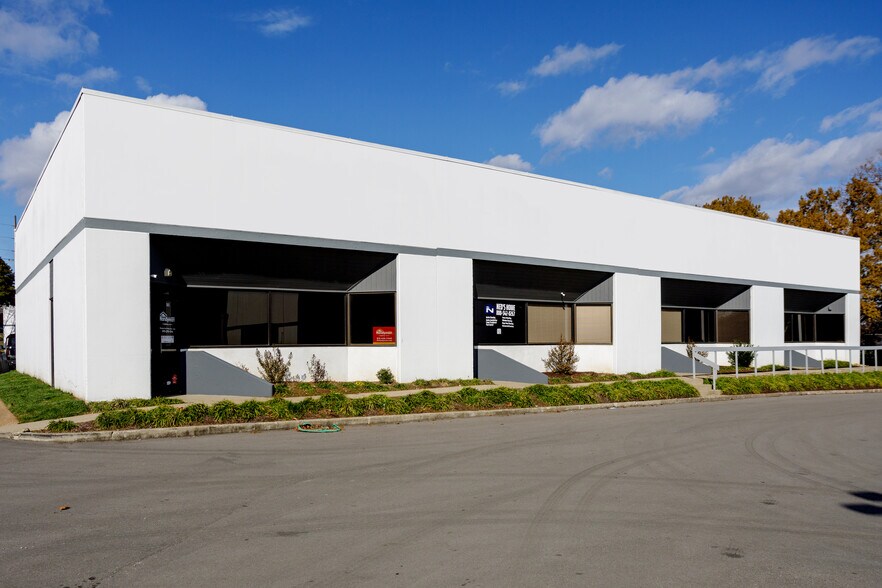 More Photos Of 475 Metroplex Dr, Nashville Light Distribution For Lease