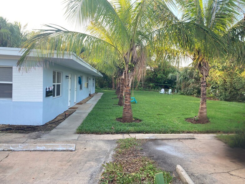 More Photos Of 950 Sandpiper Ln, Vero Beach Apartments For Sale