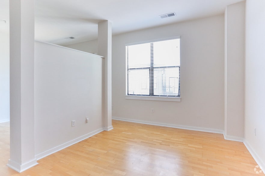 More Photos Of 810 E 7th St, Charlotte Apartments For Lease