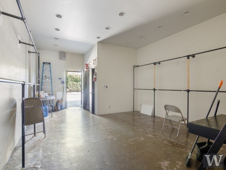 More Photos Of 7625-7629 Melrose Ave, Los Angeles Storefront For Lease