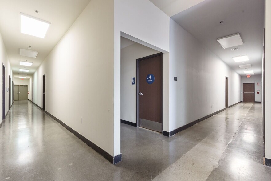 More Photos Of 2311 Statham Blvd, Oxnard Warehouse For Lease