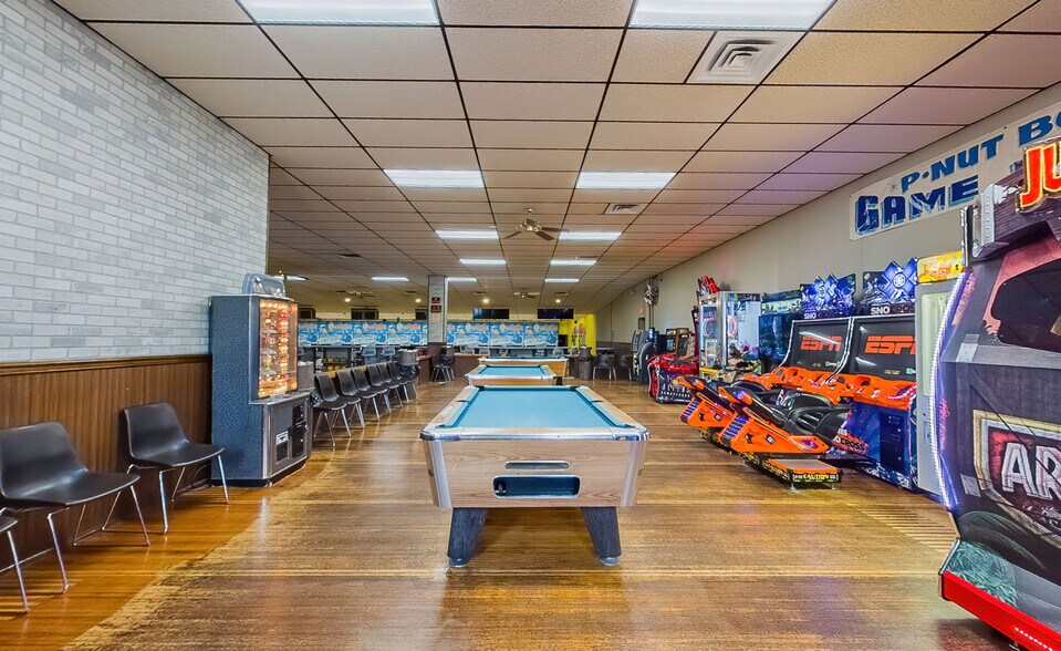 More Photos Of 2701 P Nut Ln, Bloomsburg Bowling Alley For Sale