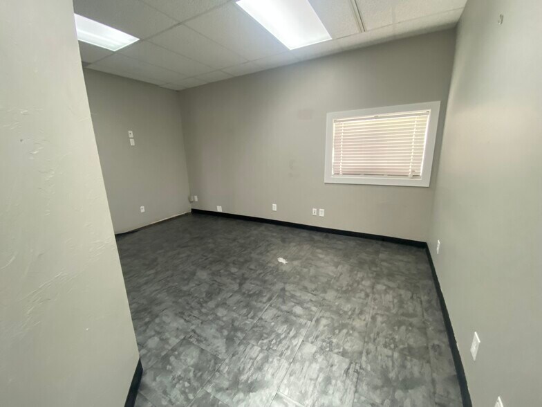 More Photos Of 202 W Lakeway Rd, Gillette Storefront For Sale