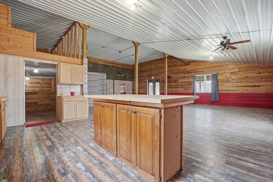 More Photos Of 113 S Wilder St, Chouteau General Retail For Sale
