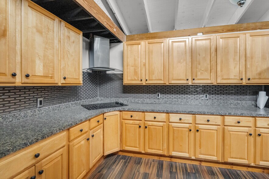 More Photos Of 1425 Walnut St, Jacksonville Freestanding For Sale