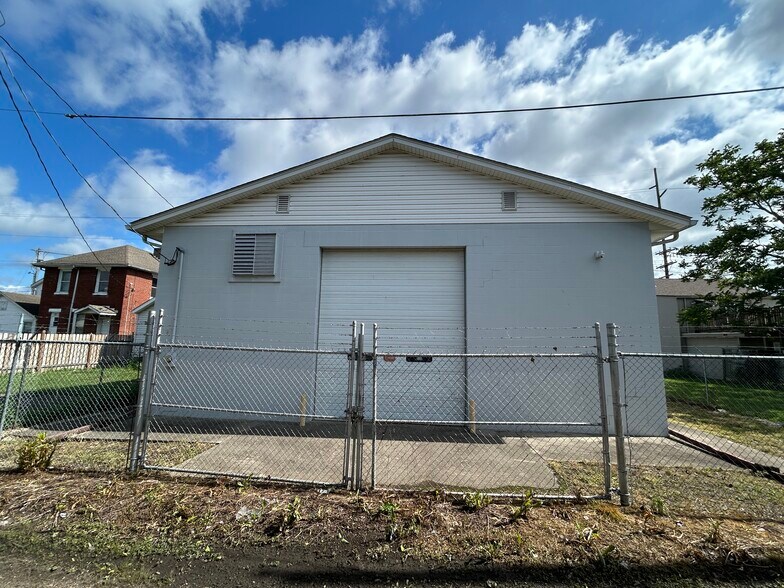 More Photos Of 819 Maple Ave, Hamilton Light Manufacturing For Sale