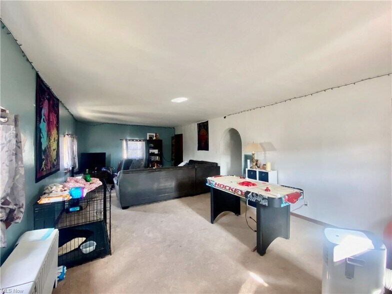 More Photos Of 2116 Charles St, Wellsburg Flex For Sale