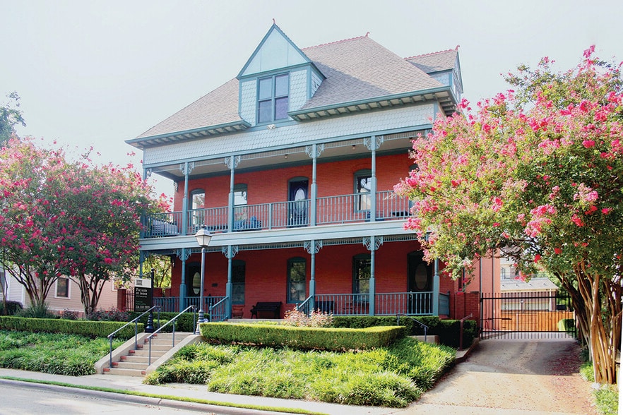 More Photos Of 2707 State St, Dallas Office Residential For Lease