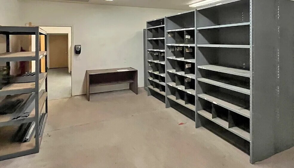 More Photos Of 500 S Willard St, Cottonwood Distribution For Lease