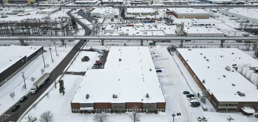 More Photos Of 93-97 Boul Hymus, Pointe-claire Distribution For Lease