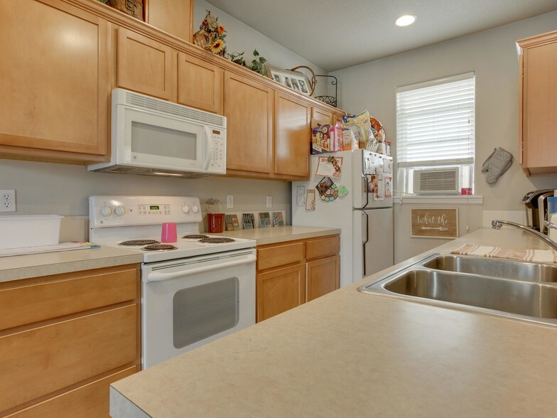 More Photos Of 1647 NE Market Dr, Fairview Apartments For Sale