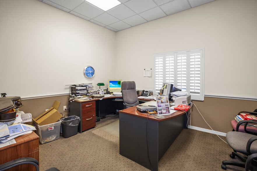 More Photos Of 1555 Sunshine Dr, Clearwater Warehouse For Sale