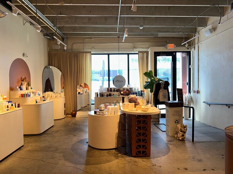 More Photos Of 167 NW 25th St, Miami Freestanding For Lease