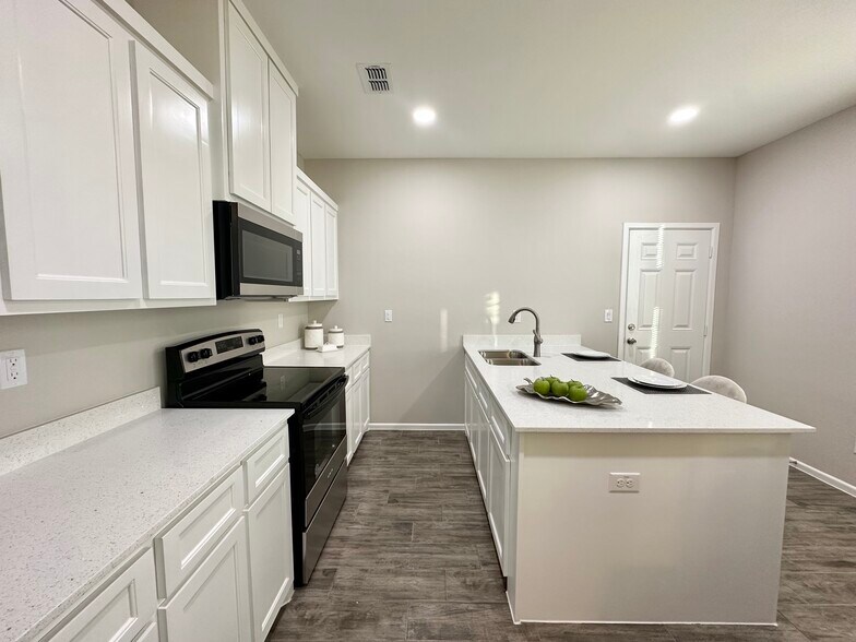 More Photos Of 1014 Starr St, Mercedes Apartments For Sale