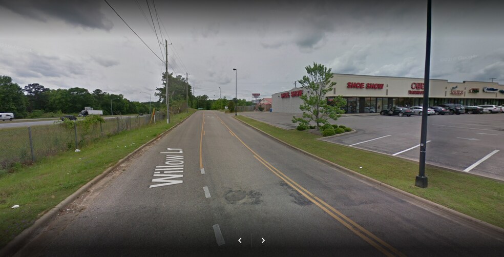 More Photos Of 631 Willow Ln, Greenville Storefront Retail Office For Lease