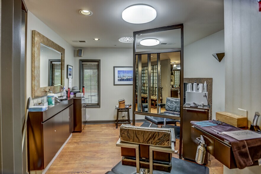 More Photos Of 1086 W Rex Rd, Memphis Freestanding For Sale