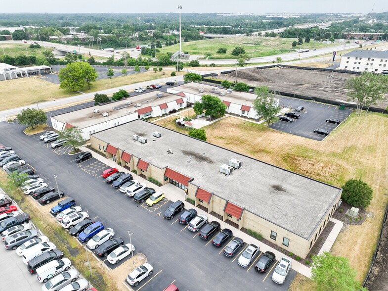 More Photos Of 355 Smoke Tree Plaza Dr, North Aurora Office For Lease