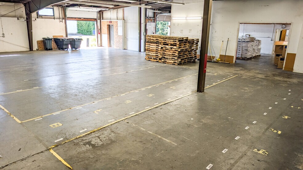 More Photos Of 242 Branford Rd, North Branford Light Manufacturing For Lease