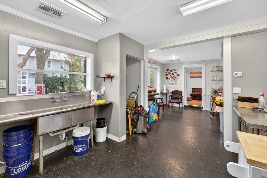 More Photos Of 237 E Plymouth Ave, Deland Freestanding For Sale