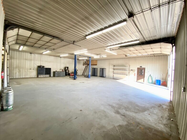More Photos Of 7257 N Dort Hwy, Mount Morris Warehouse For Lease