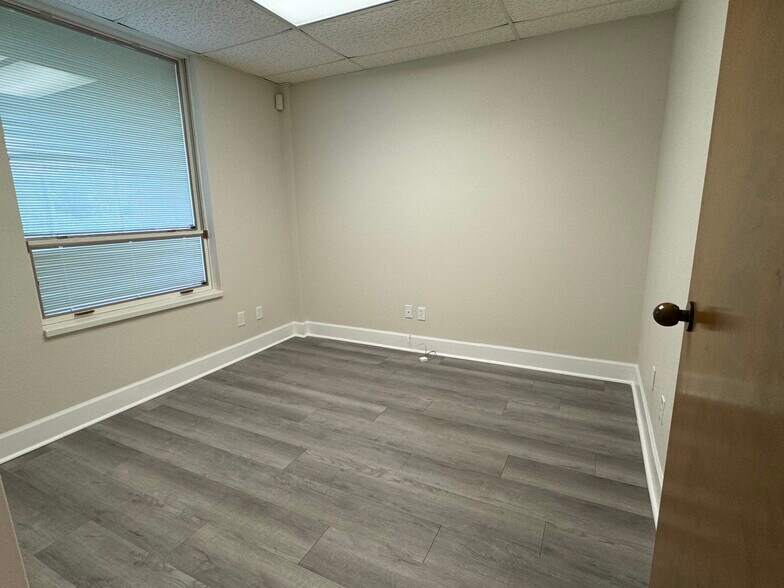 More Photos Of 1403 Medical Plaza Dr, Sanford Medical For Sale