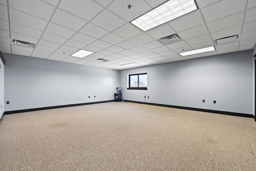 More Photos Of 4487 Bents Dr, Windsor Light Manufacturing For Lease