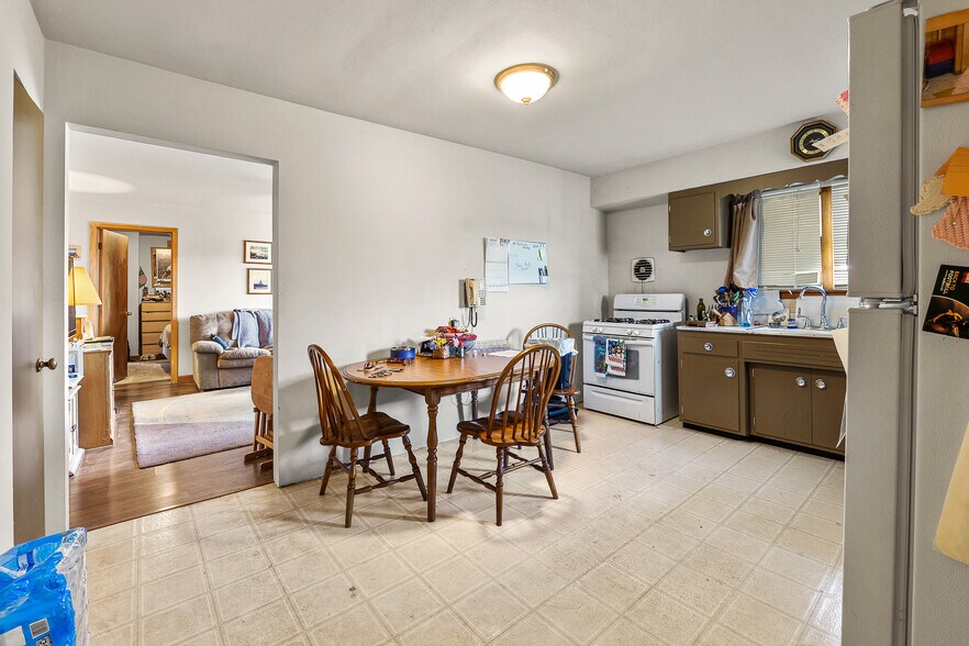 More Photos Of 4991 Arthur Rd, Slinger Hotel For Sale