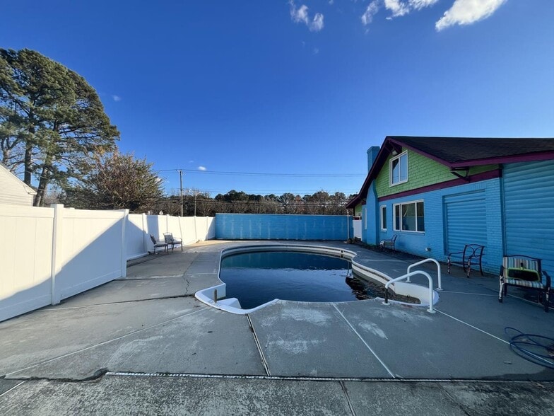 More Photos Of 2220 Laskin Rd, Virginia Beach Freestanding For Sale