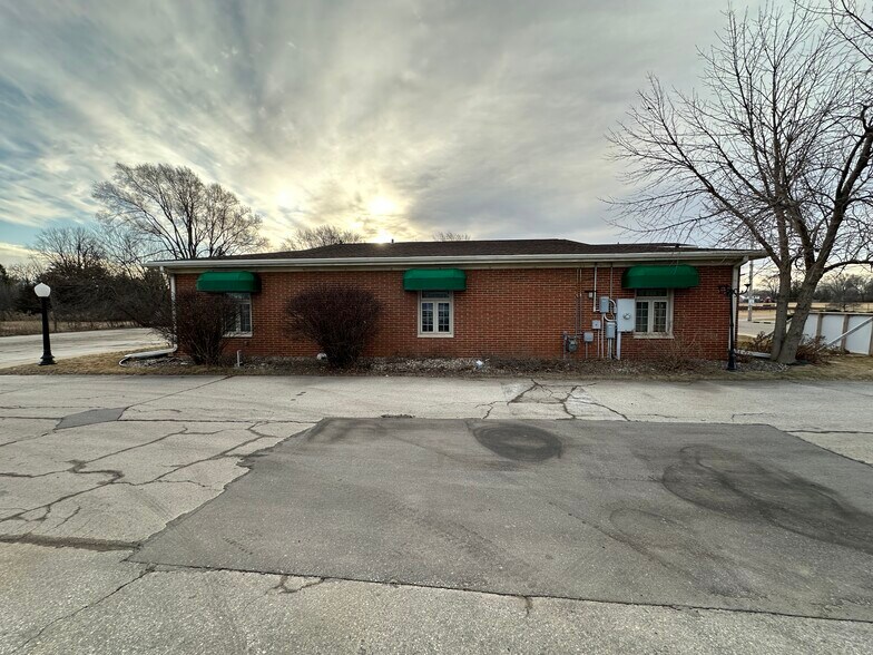 More Photos Of 1550 Dousman St, Green Bay Storefront Retail Office For Sale