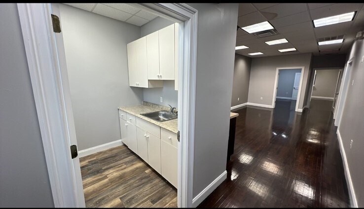 More Photos Of 18 Oliver St, Newark Office For Lease