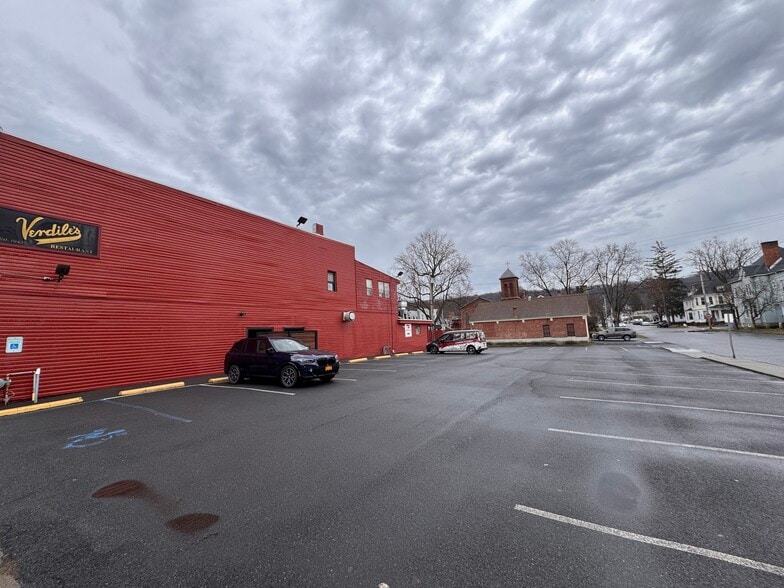 More Photos Of 572 2nd Ave, Troy Restaurant For Sale