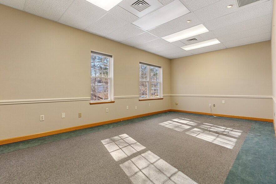 More Photos Of 128 Litchfield Rd, New Milford Medical For Sale