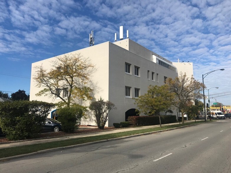 Primary Photo Of 6374 N Lincoln Ave, Chicago Medical For Lease