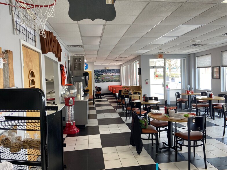 More Photos Of 117 S Main St, Manchester Fast Food For Lease