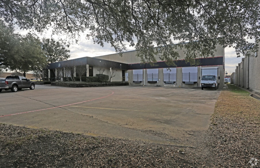 Primary Photo Of 3410 Century Cir, Irving Warehouse For Lease