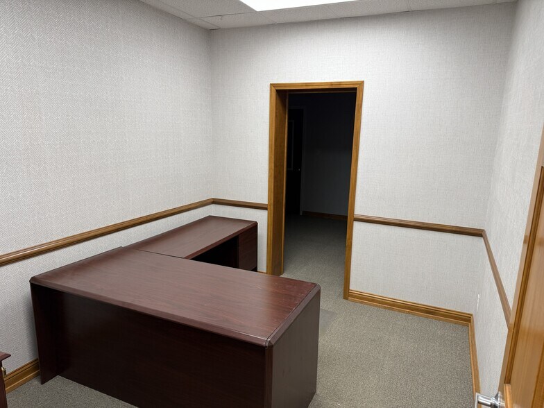 More Photos Of 141 Casco Dr, Avon Service For Lease